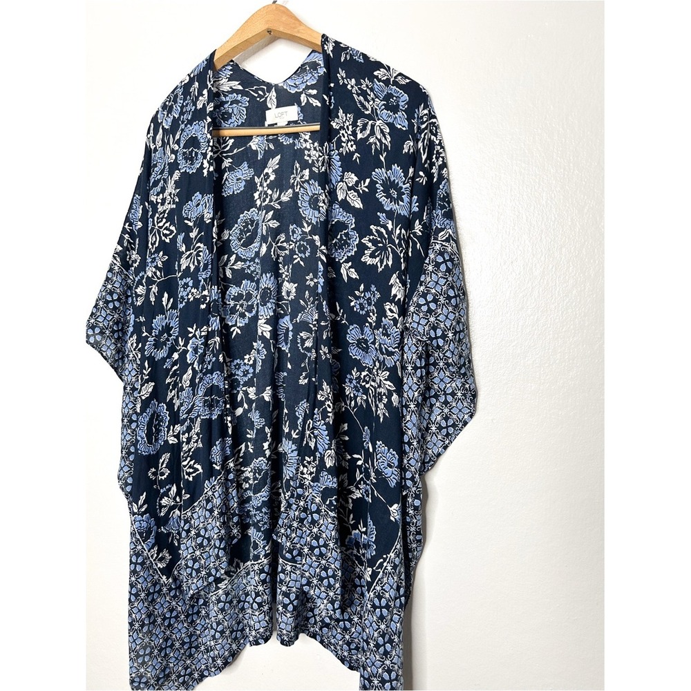 Ann Taylor LOFT Blue Floral Print Lightweight Shawl One Size - Picture 5 of 6